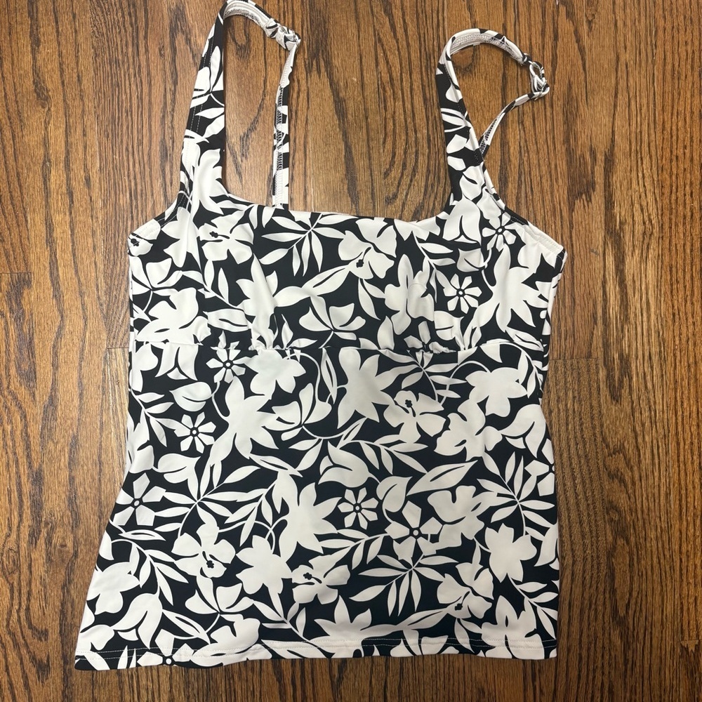 Lands End Floral Black and White Women's Top 6P